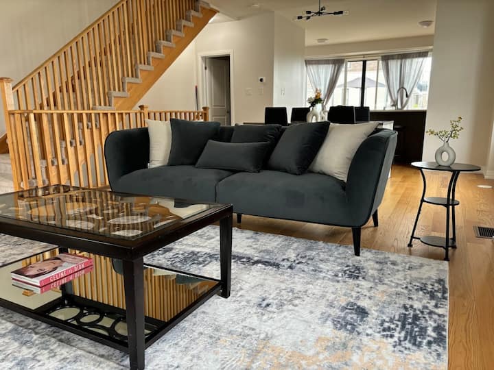 Cozy Modern Home In Bowmanville 3br - New Downtown - ボウマンビル