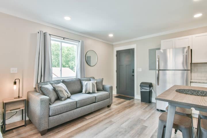 Modern Minimalist Suite 101 - Helen, GA