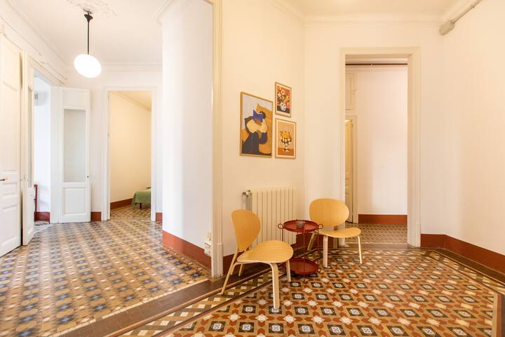 Big apartment for groups in BCN city center gallery image 3