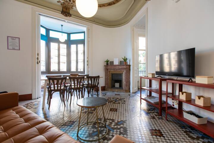 Big apartment for groups in BCN city center gallery image 2