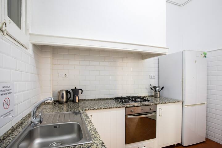 Big apartment for groups in BCN city center gallery image 5