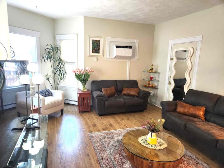 Spacious 2bd/1ba Apt | Free Parking - Cambridge, MA