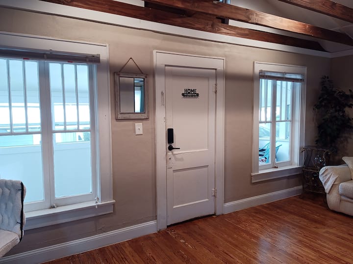 Charming Dixieland Loft - Lakeland, FL