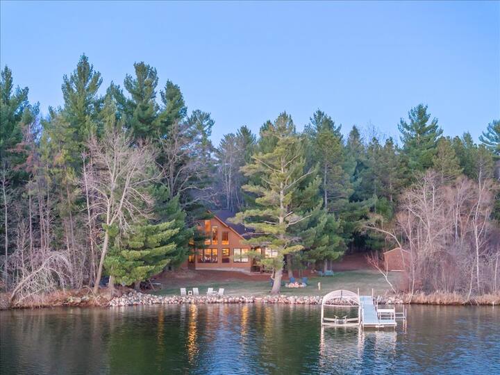 Lakeside 7 Acre Cabin | Private Pickleball Court!