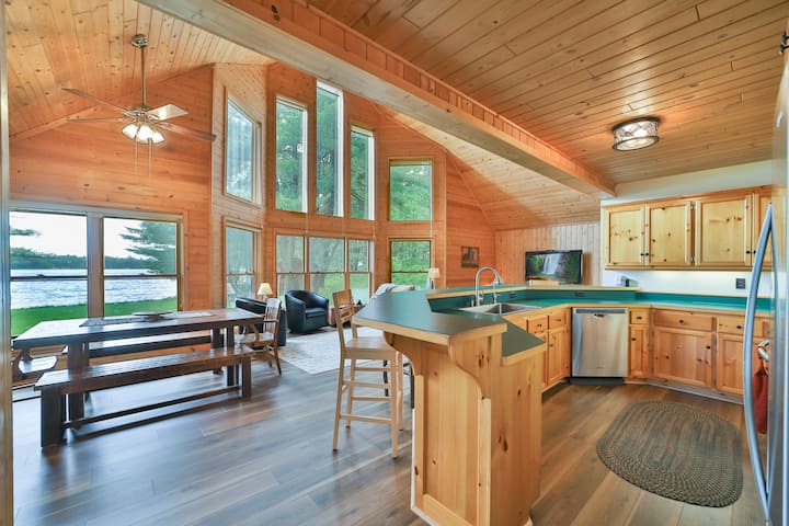 Lakeside 7 Acre Cabin | Private Pickleball Court!
