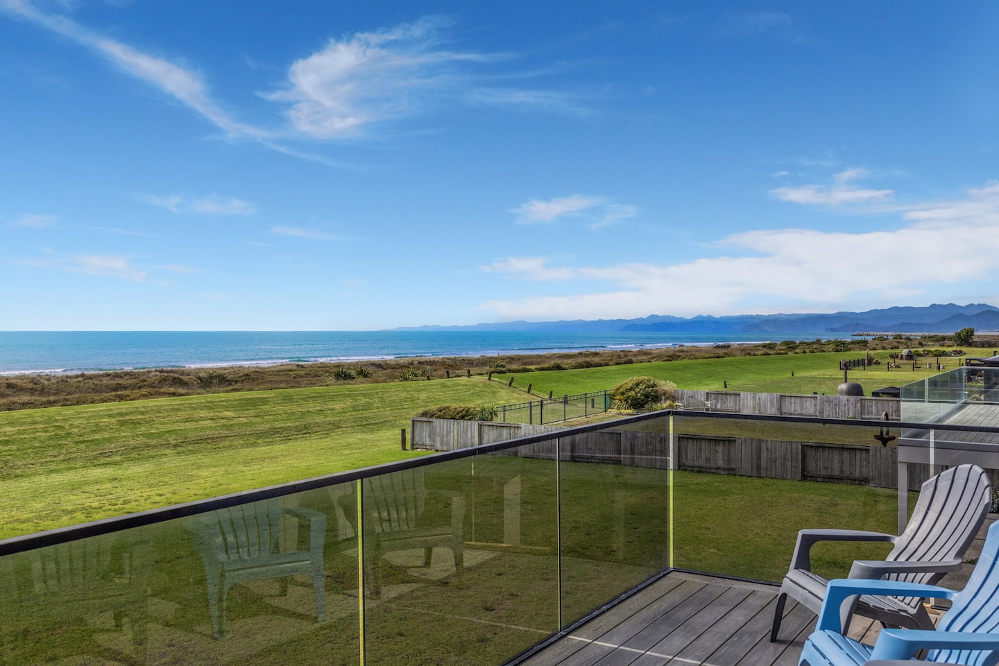Black Bach- Beachfront Paradise Retreat 2