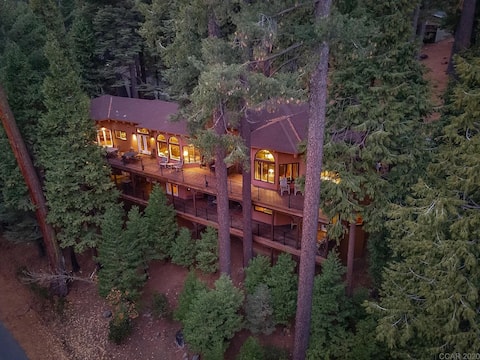 4,200+ sqft | Games, Pool Table, Stunning views!