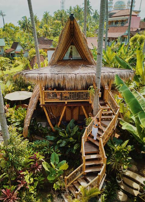 Batu Kayu Eco Surf Lodges - Villa Salak upstairs