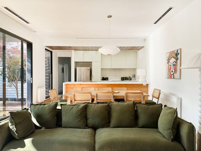 Luxury Stay in Spacious, Boutique House gallery image 5