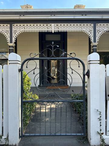 Luxury Stay in Spacious, Boutique House gallery image 2