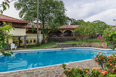 Oceanfront views/access w/ Pool, Privacy & Space