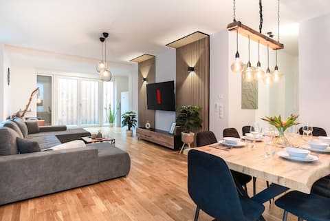 Spacious Central Apartment | Terrace | 2 Baths