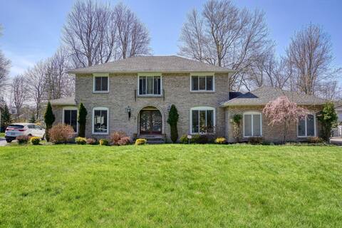 Luxurious, comfortable pool home in Buffalo