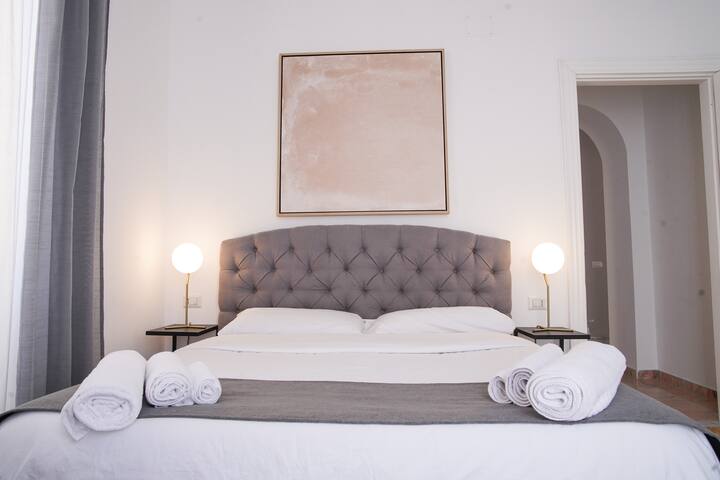 VILLA LINA | Skyearth Liberty Villa | 5′ from tube gallery image 5