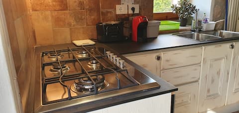 Annuncio Airbnb popolare: Montana House in Stone-Garden-Panorama-Jacuzzi a Pesaro E Urbino
