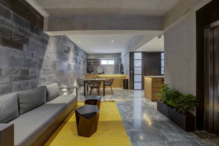 Capitalia | Park Condesa w/ Balcony Views gallery image 2