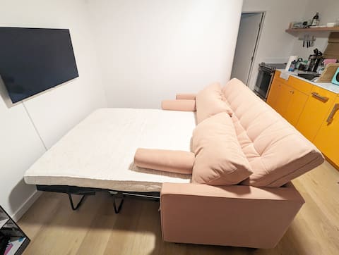 Popular Airbnb listing: Brand new quiet and cozy tiny home in the Arroyo! in Highland Park