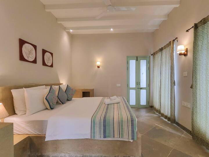 Bedroom 1 image 2