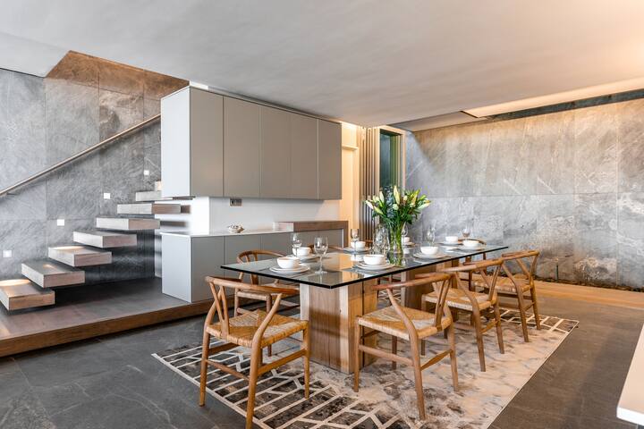 Beachfront Bliss: Luxury Amenities & Ocean Views gallery image 3