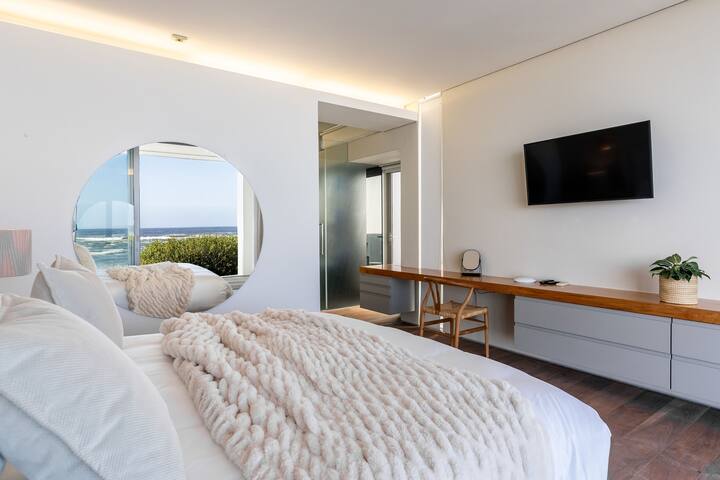 Beachfront Bliss: Luxury Amenities & Ocean Views gallery image 5