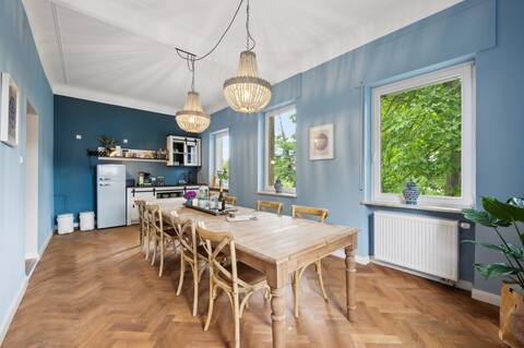 Large old building apartment I terrace I Central I 8 Per.