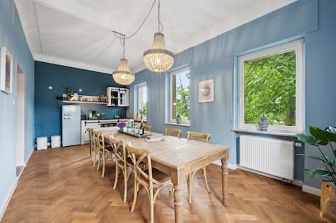 Large old building apartment I terrace I Central I 8 Per.