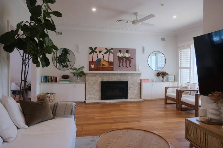 Freshwater Beach home with pool gallery image 5