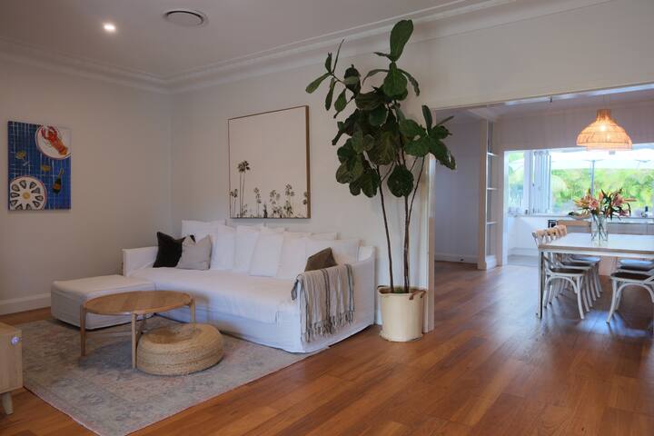 Freshwater Beach home with pool gallery image 4