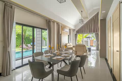 Bang Lamung/ThePrivatePoolVilla/4BR/ 10min Beach!