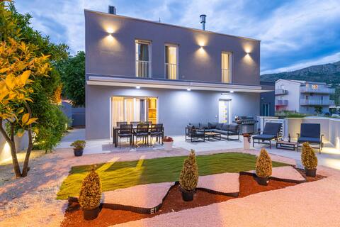 Luxury Villa Entrata