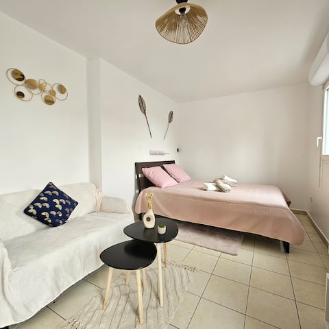 Charming studio with balcony not overlooked