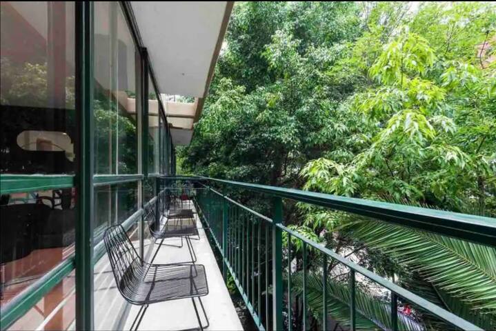 PH in Polanco for 10 w/ private balcony! gallery image 5