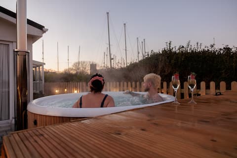 Hot Tub. Stunning Views. Log Burner - Club Casita