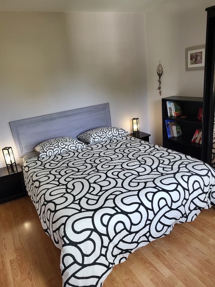 Cama de matrimonio donde dormirás.