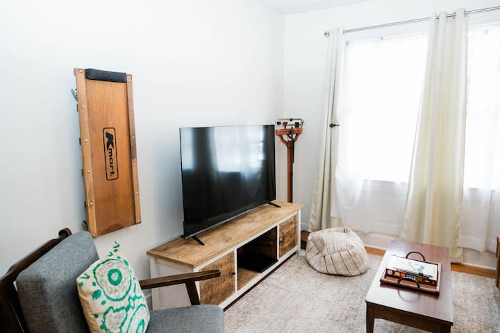 Two Bedroom In The Heart Of Midcity | Walkable - Belle of Baton Rouge