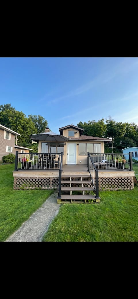 Newly Renovated Lakehouse Directly on Paw Paw Lake