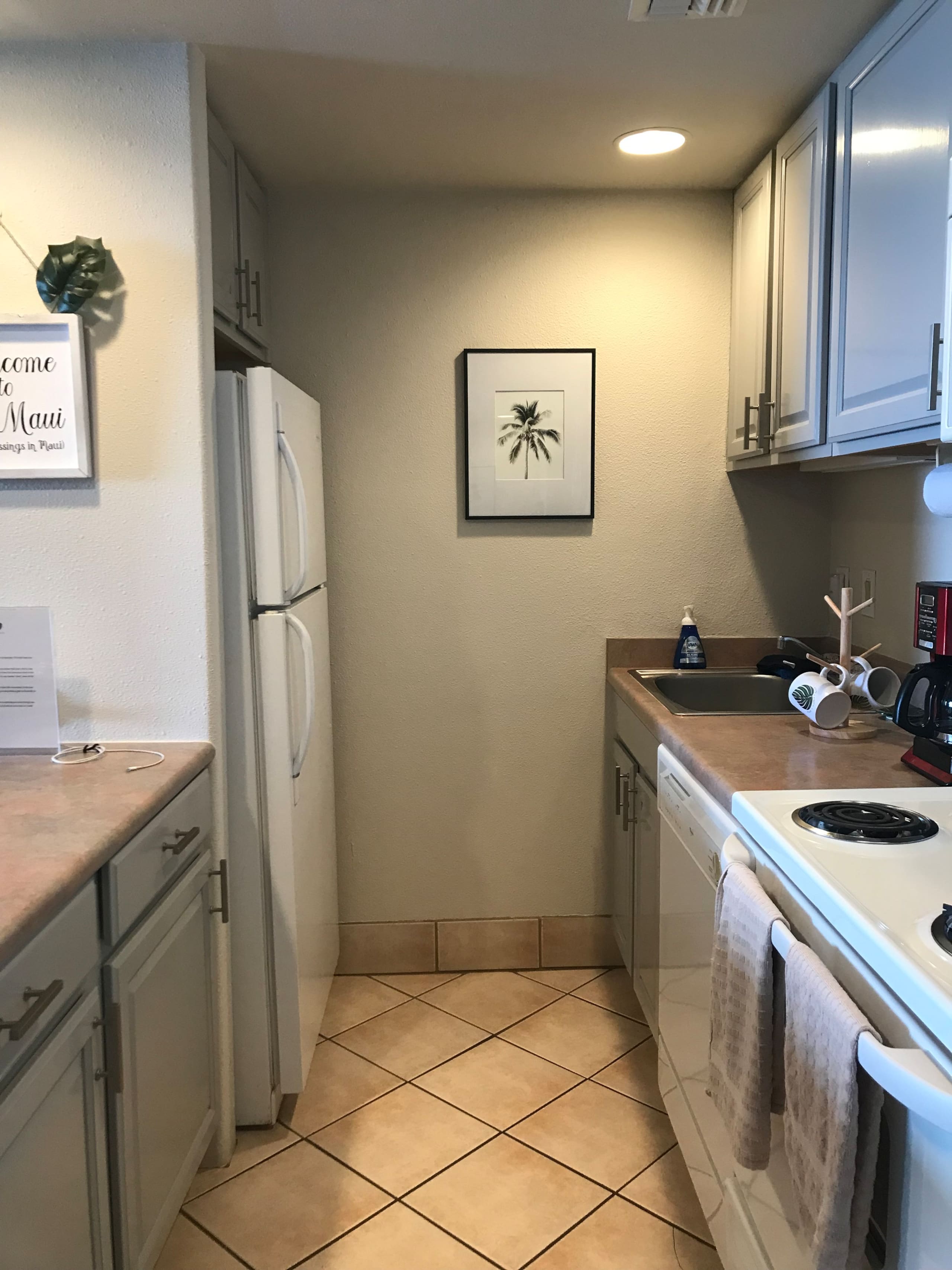 Condo in Lahaina · ★4.96 · Studio · 1 bath - Image 9