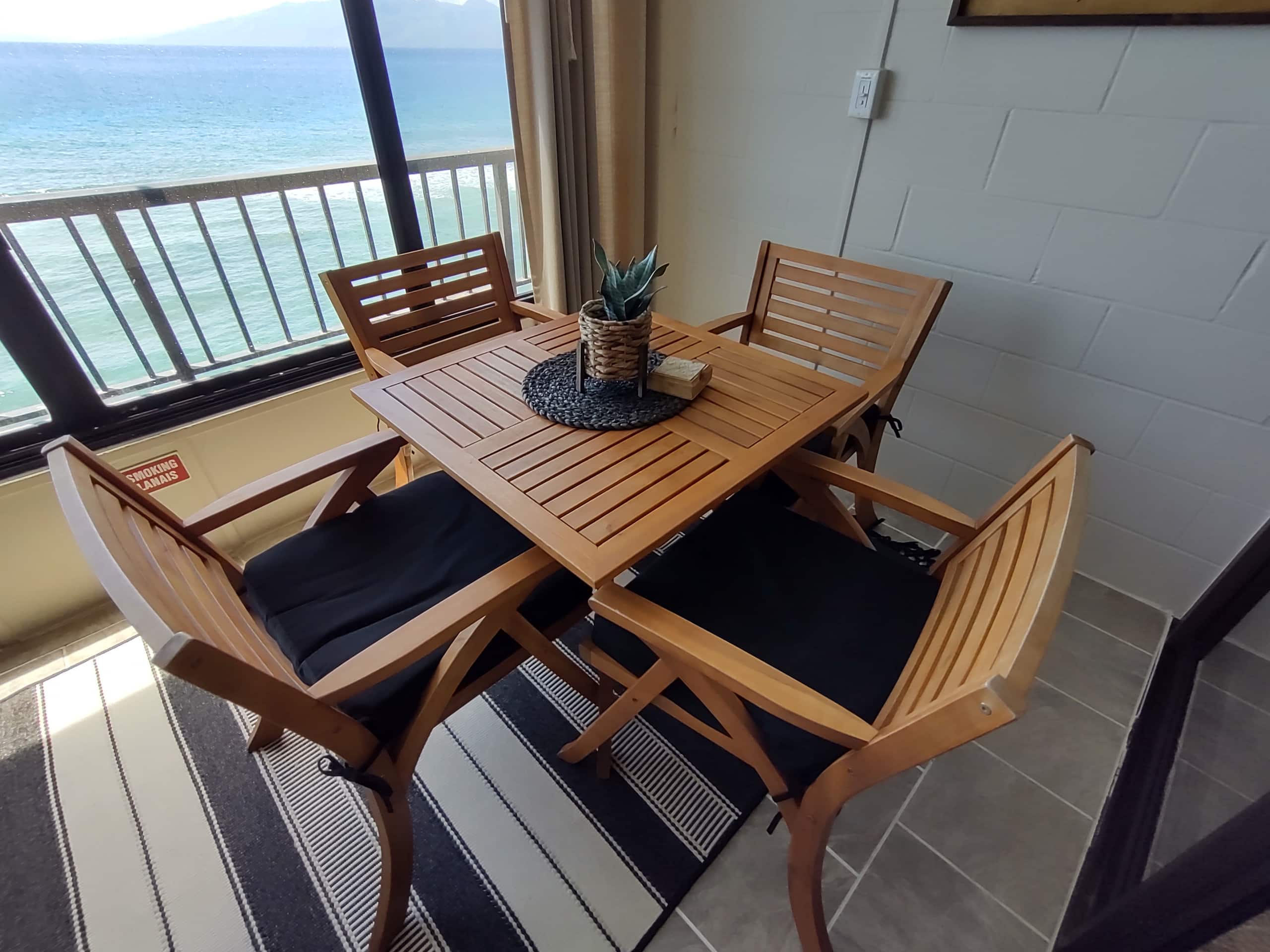 Condo in Lahaina · ★4.96 · Studio · 1 bath - Image 15