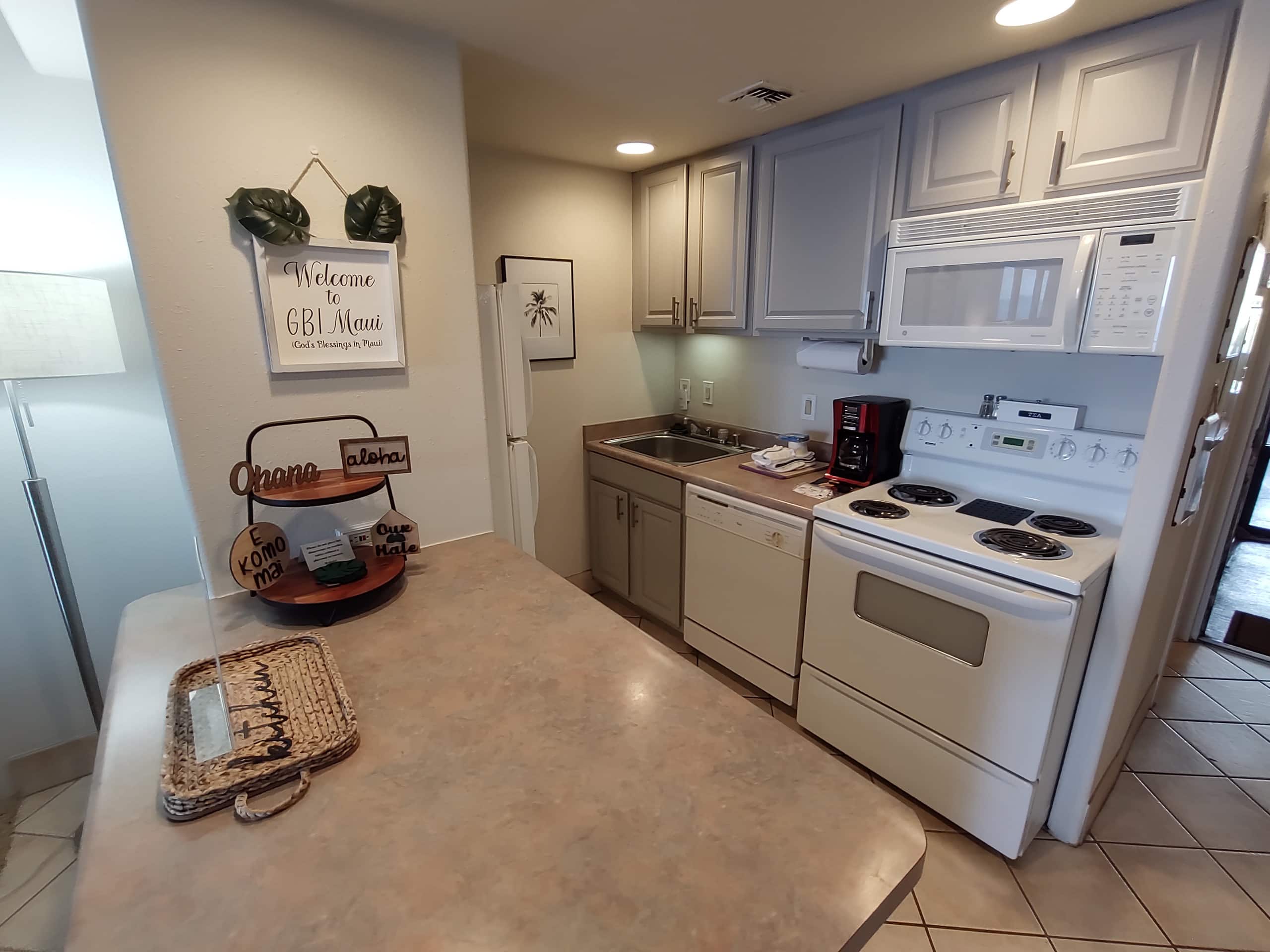 Condo in Lahaina · ★4.96 · Studio · 1 bath - Image 6