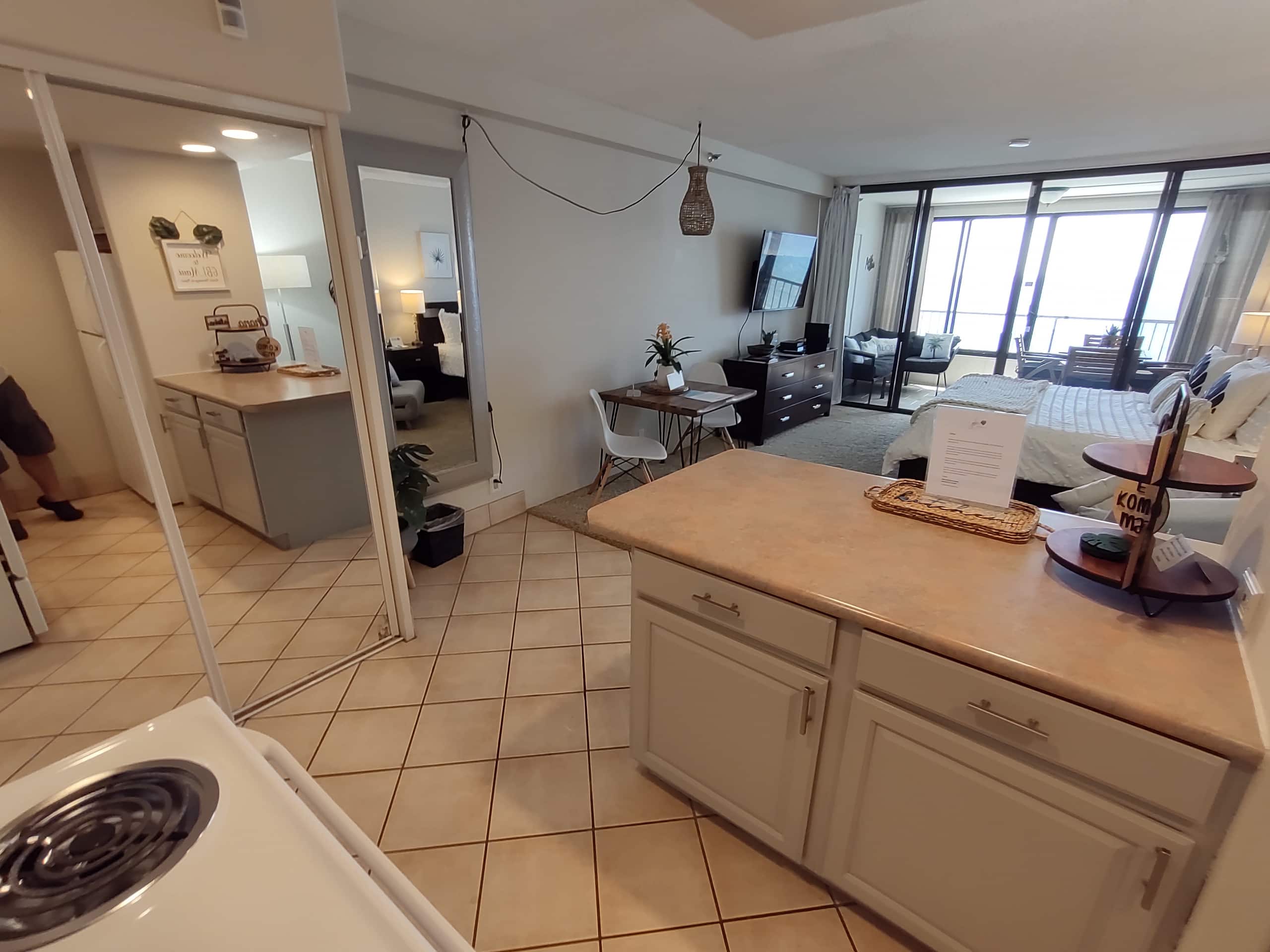 Condo in Lahaina · ★4.96 · Studio · 1 bath - Image 10