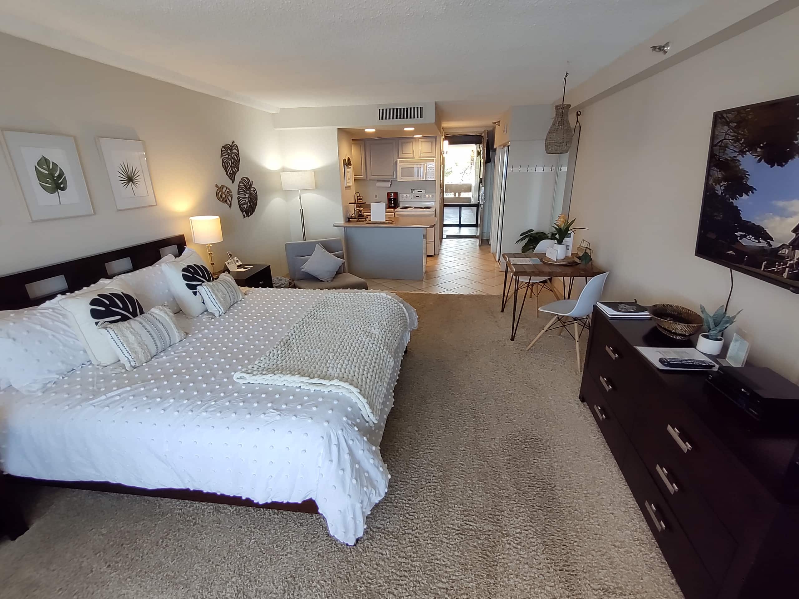 Condo in Lahaina · ★4.96 · Studio · 1 bath - Image 57