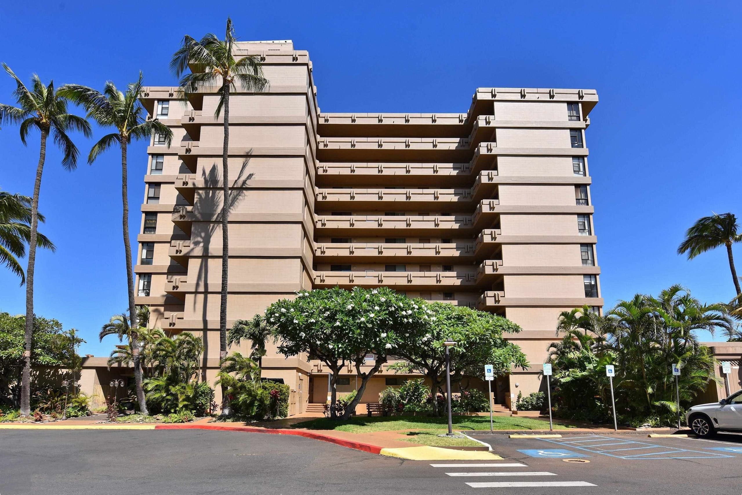 Condo in Lahaina · ★4.96 · Studio · 1 bath - Image 26