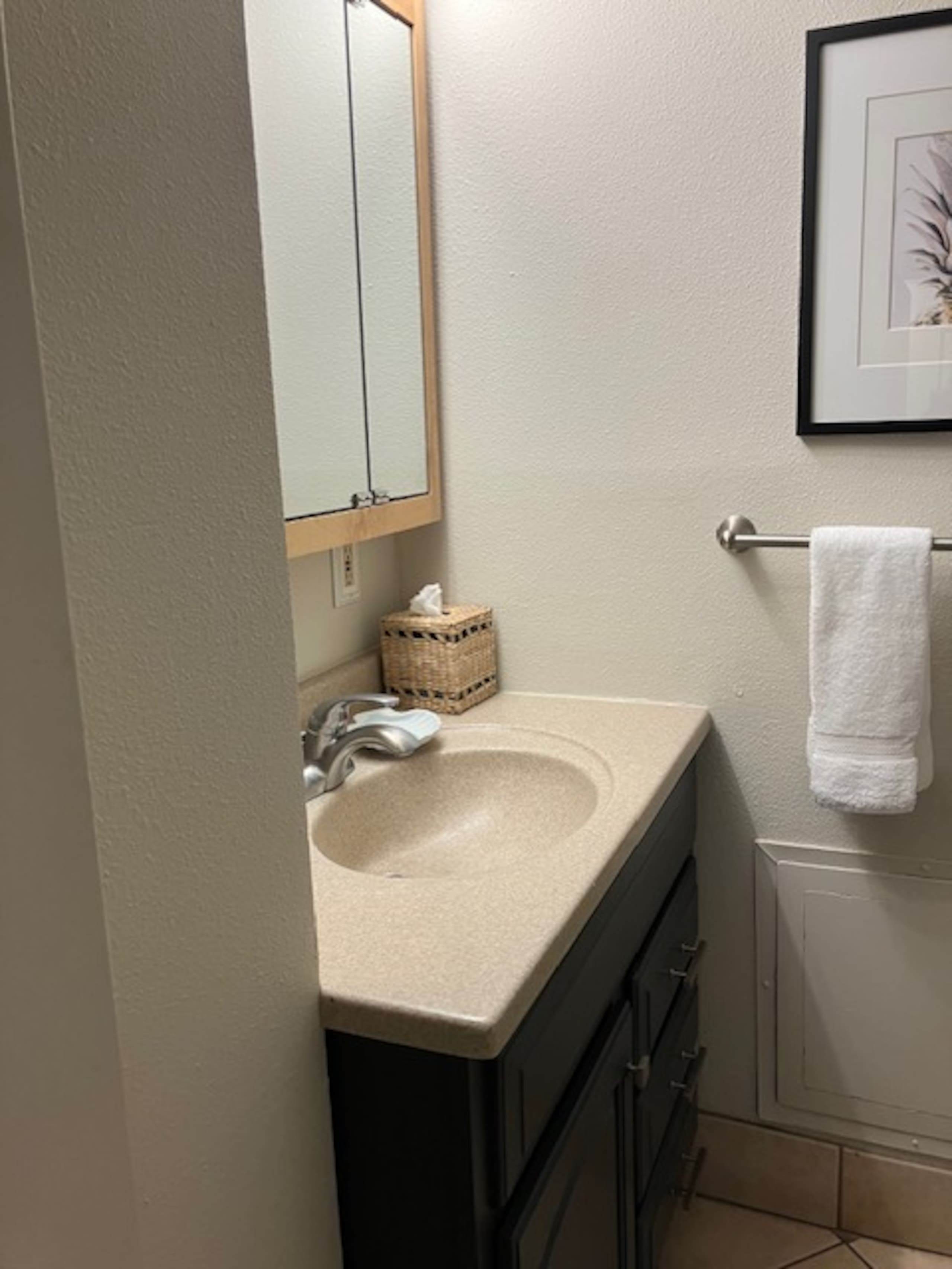 Condo in Lahaina · ★4.96 · Studio · 1 bath - Image 18