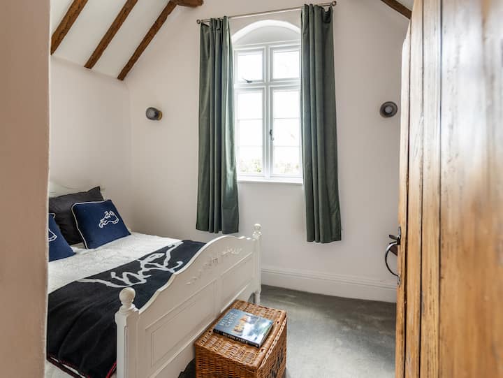 Cottage In Rural Listed Grounds - Nottinghamshire