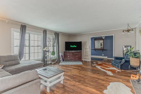 Smart TVs I Fenced Yard I Nature Views I Spacious