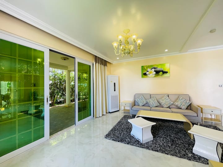 Saipan Center White House (Four-bedrooms) - Northern Mariana Islands