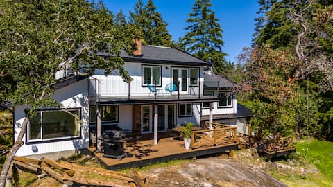 Coastal Acres - Sleeps 12