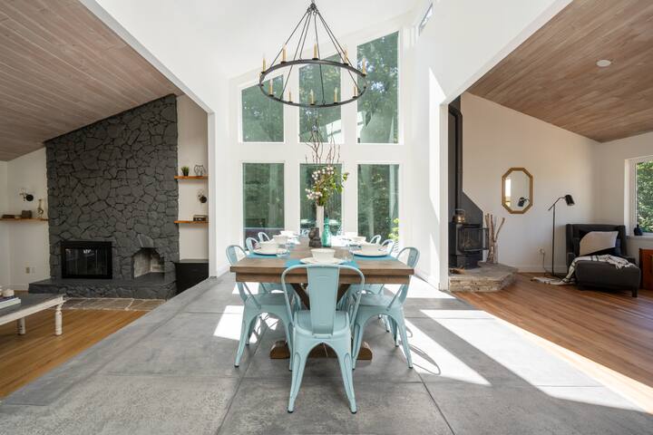 Coastal Acres – Sleeps 12 gallery image 3