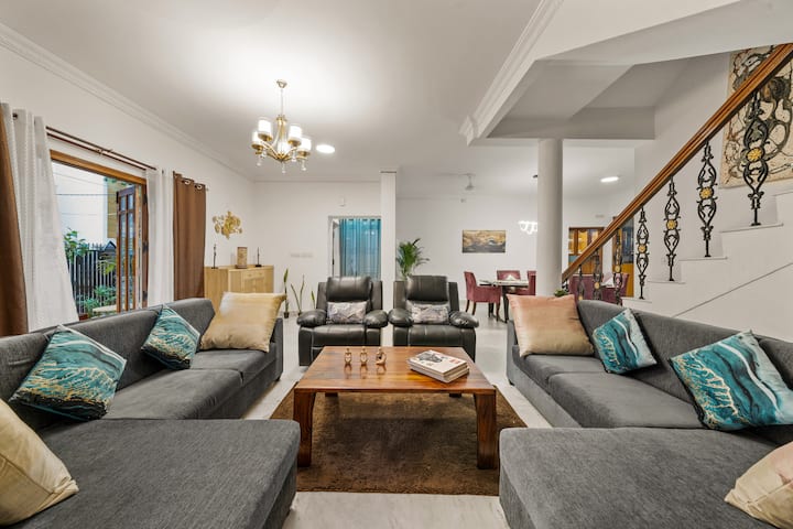 Palm Paradise 4bhk Party Friendly Luxury Villa - Bangalore