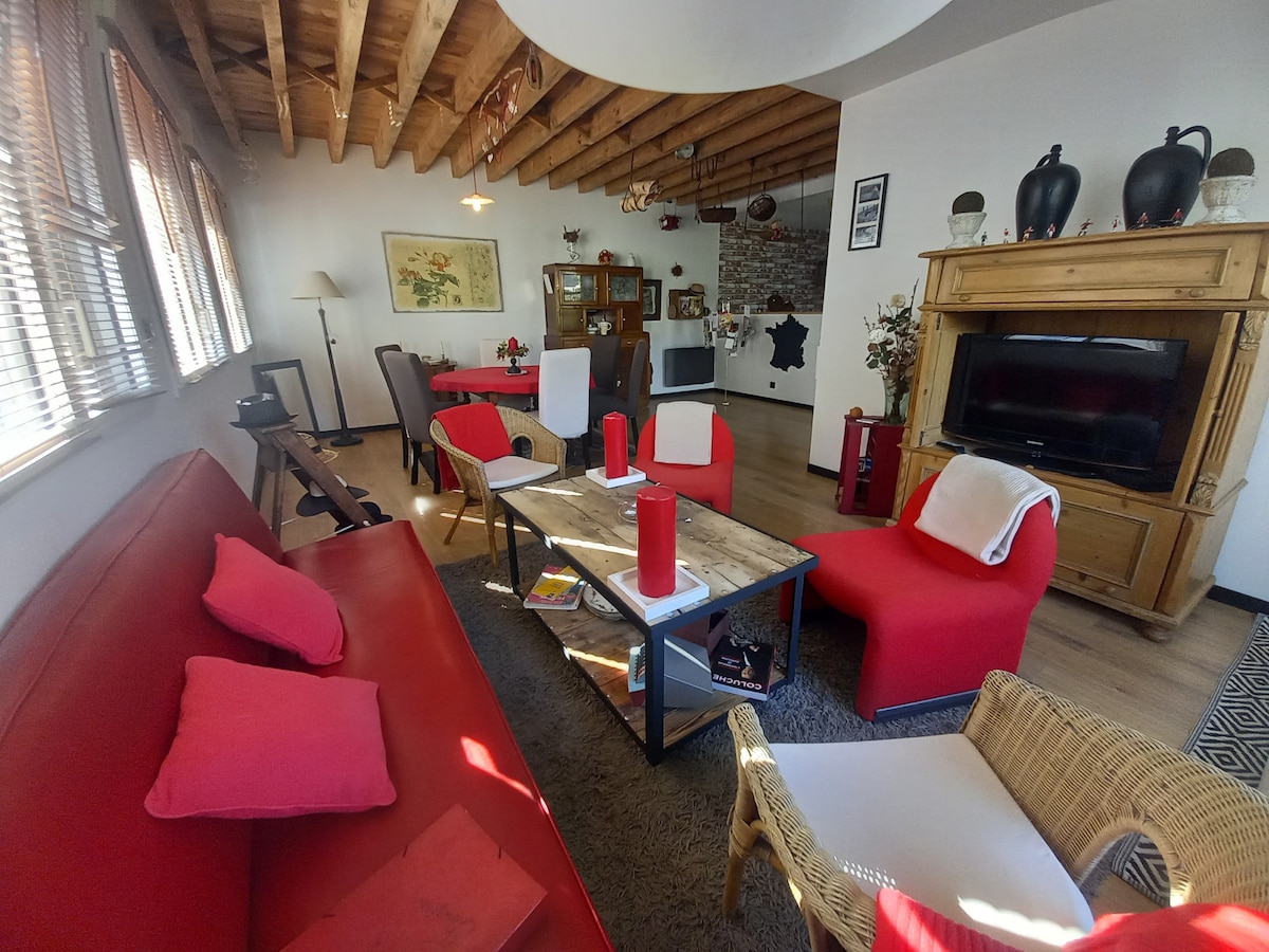 Popular Airbnb listing: The Garden House, ground-floor bedroom, 6 people + baby, Fougères in Fougères